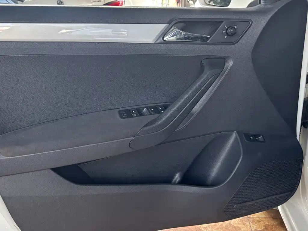 Volkswagen Jetta — миниатюра 11