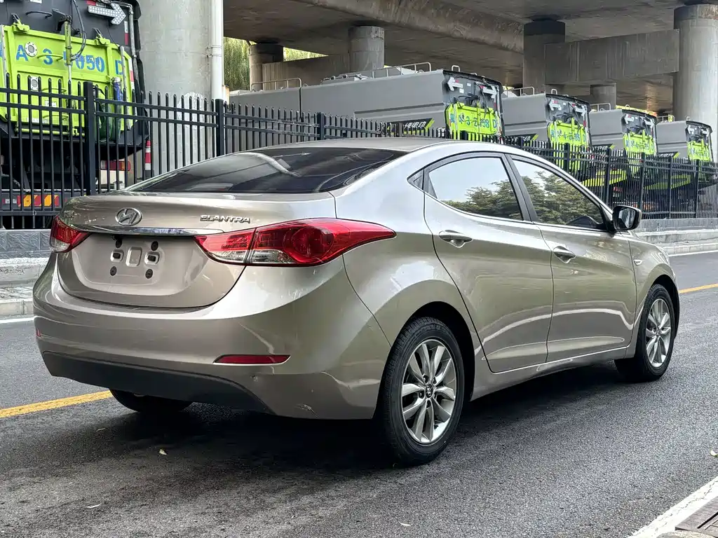 Hyundai Elantra Langdong — миниатюра 6