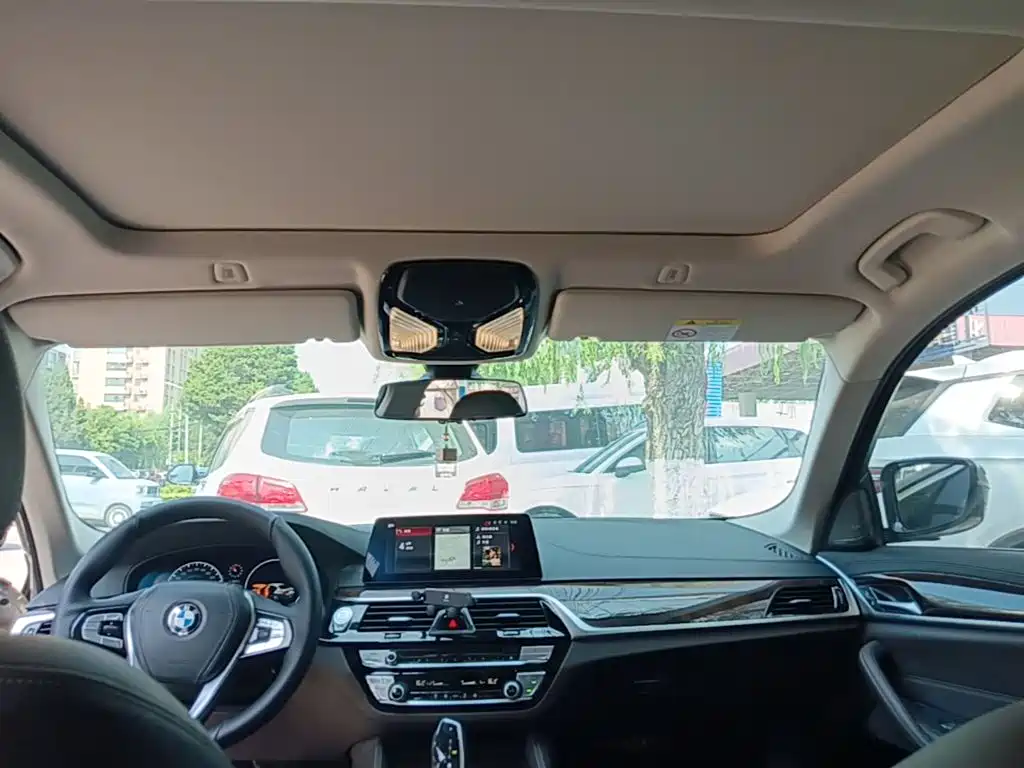 BMW 5 Series — миниатюра 18