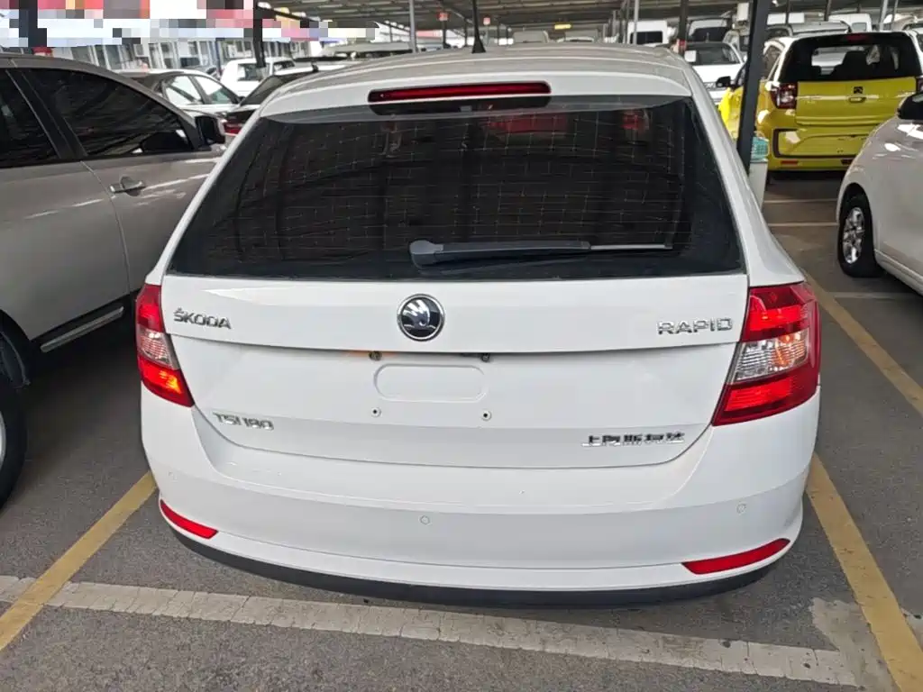 Skoda Rapid Spaceback — миниатюра 6