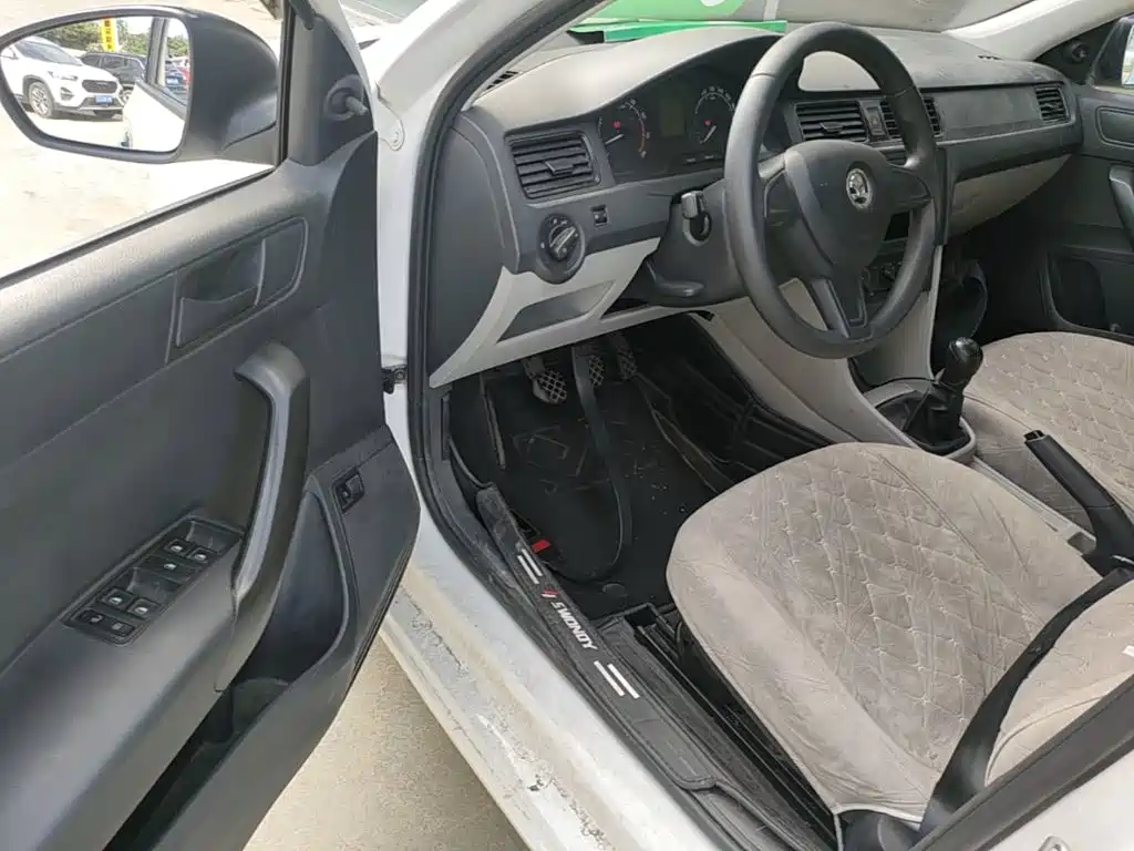 Skoda Rapid — миниатюра 16