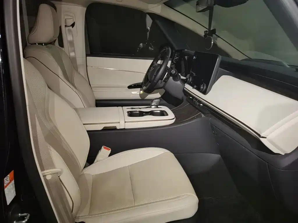 Lexus LM 2023 350h мест