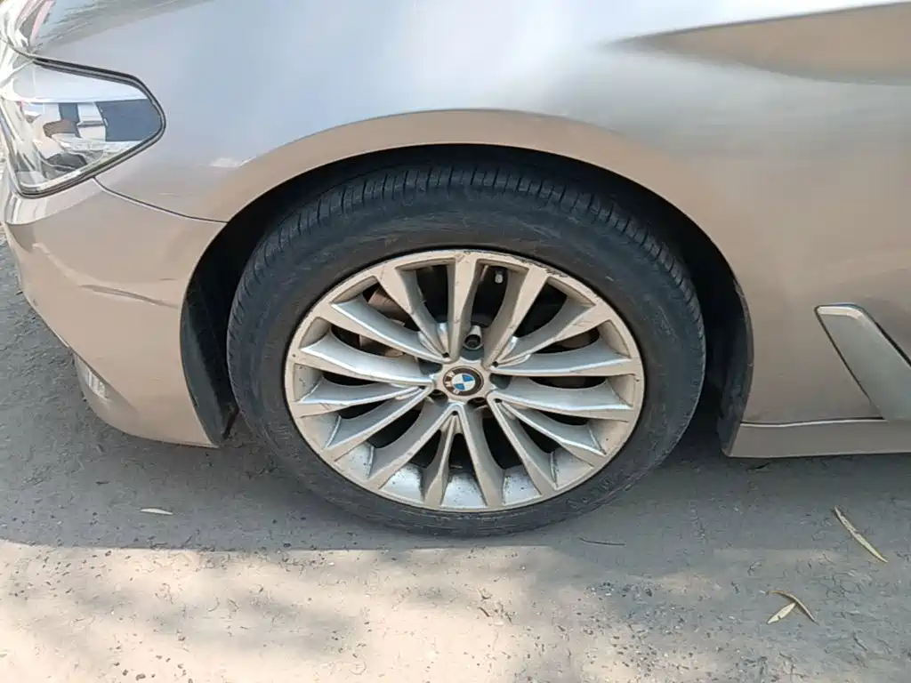BMW 5 Series — миниатюра 23