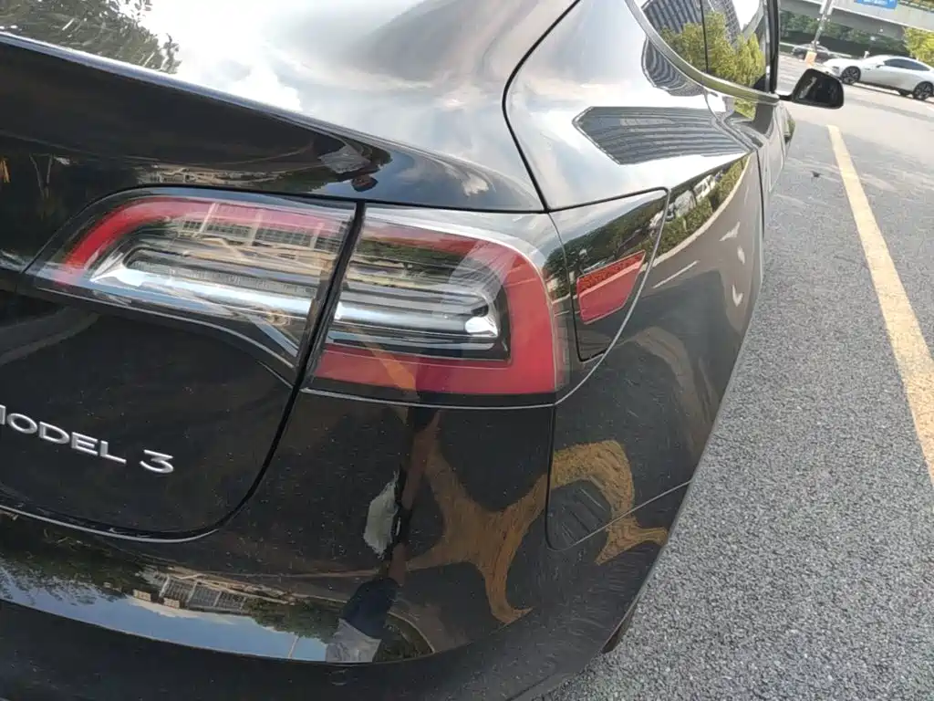 Tesla Model 3 — миниатюра 8