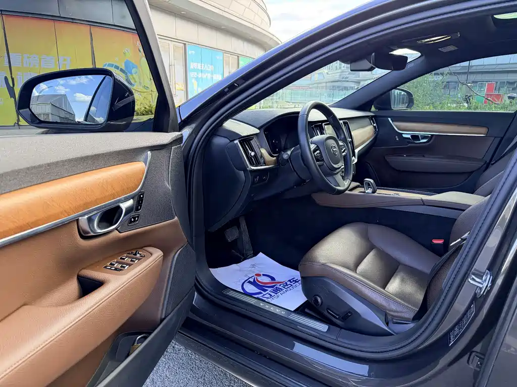 Volvo S90 2022 B5 Luxury