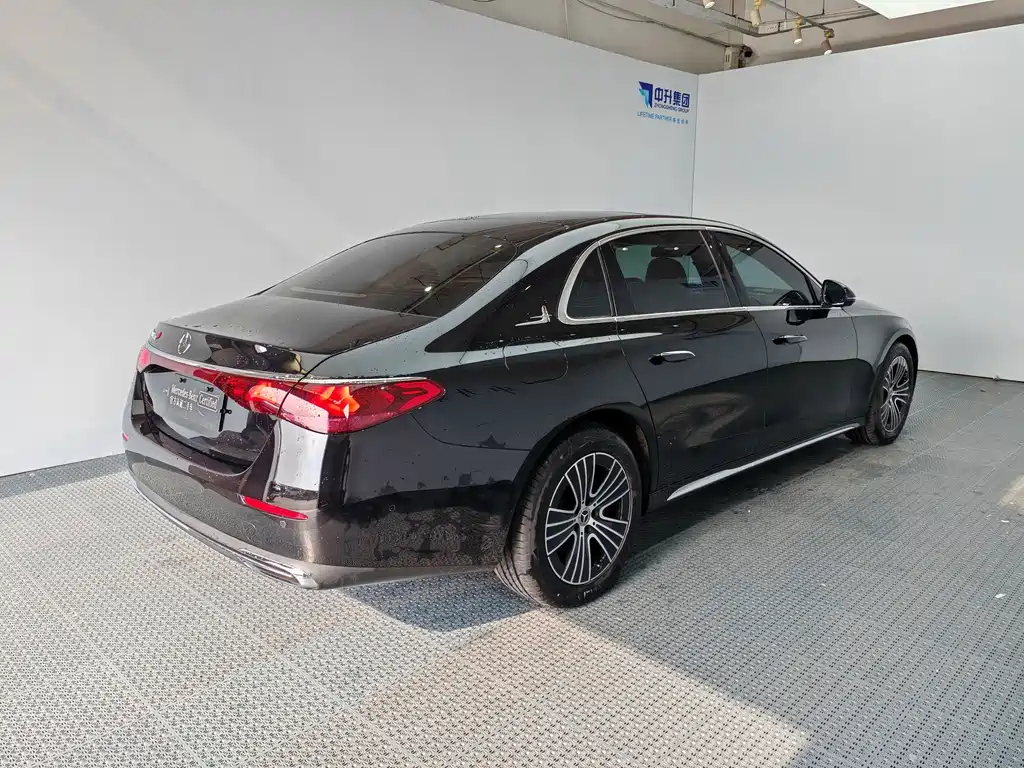Mercedes-Benz E-Class — миниатюра 6