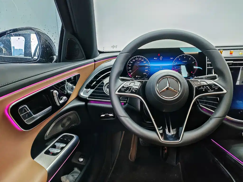 Mercedes-Benz E-Class — миниатюра 9