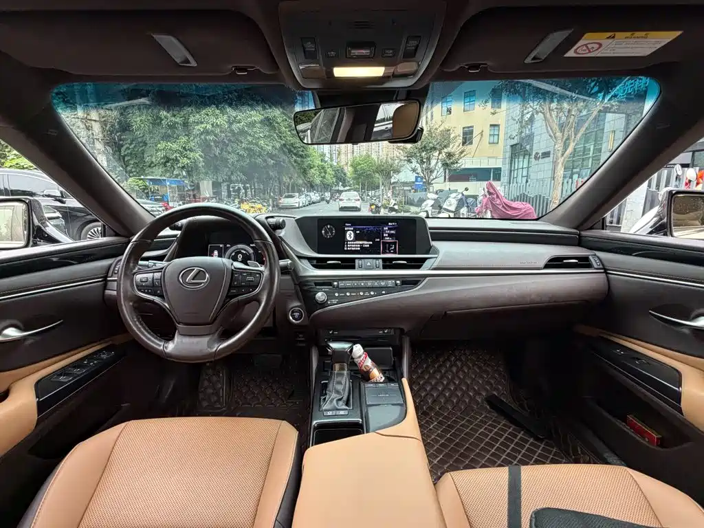 Lexus ES — миниатюра 13