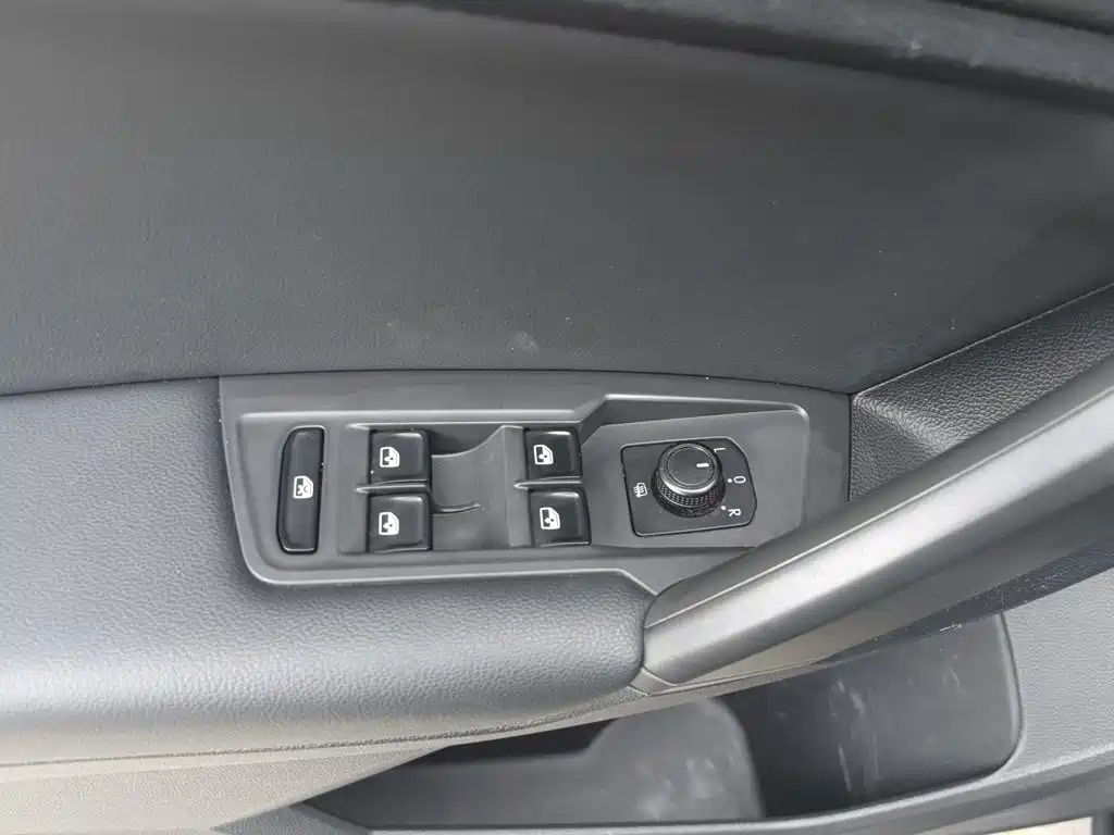 Volkswagen Tiguan L — миниатюра 4