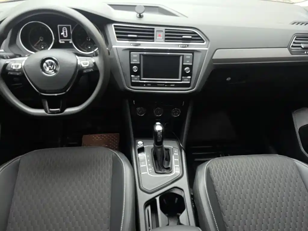 Volkswagen Tiguan L — миниатюра 21