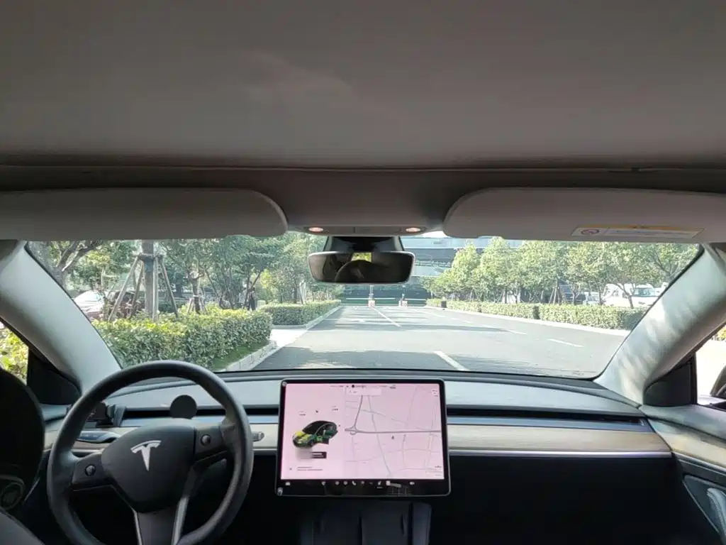 Tesla Model 3 — миниатюра 18