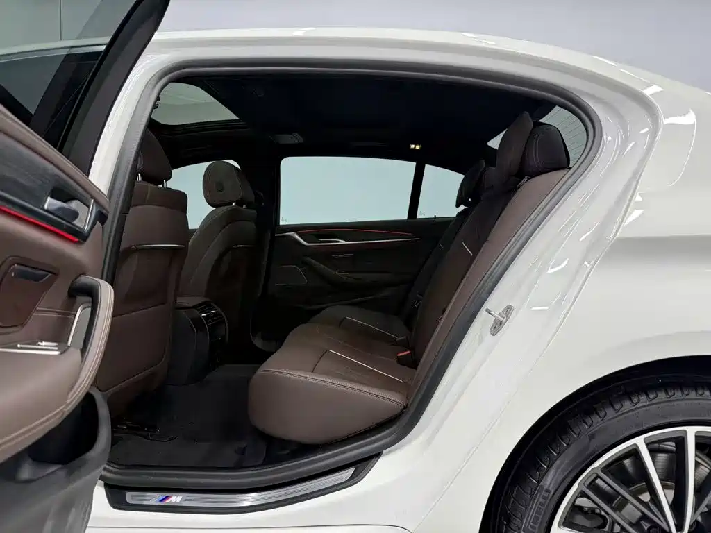 BMW 5 Series — миниатюра 17