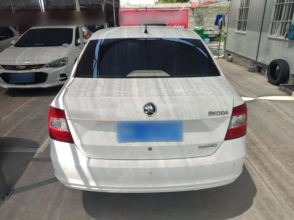 Skoda Rapid — миниатюра 6