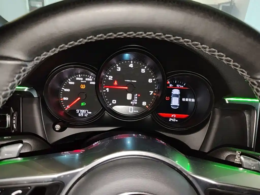 Porsche Macan — миниатюра 12