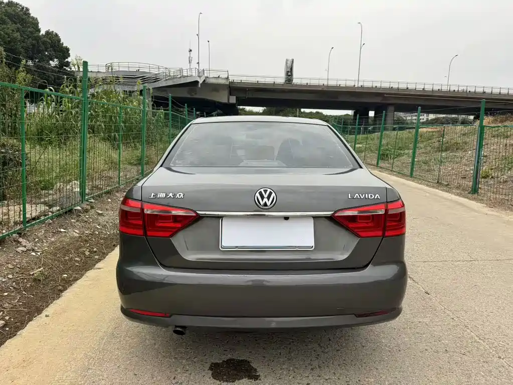 Volkswagen Lavida — миниатюра 11