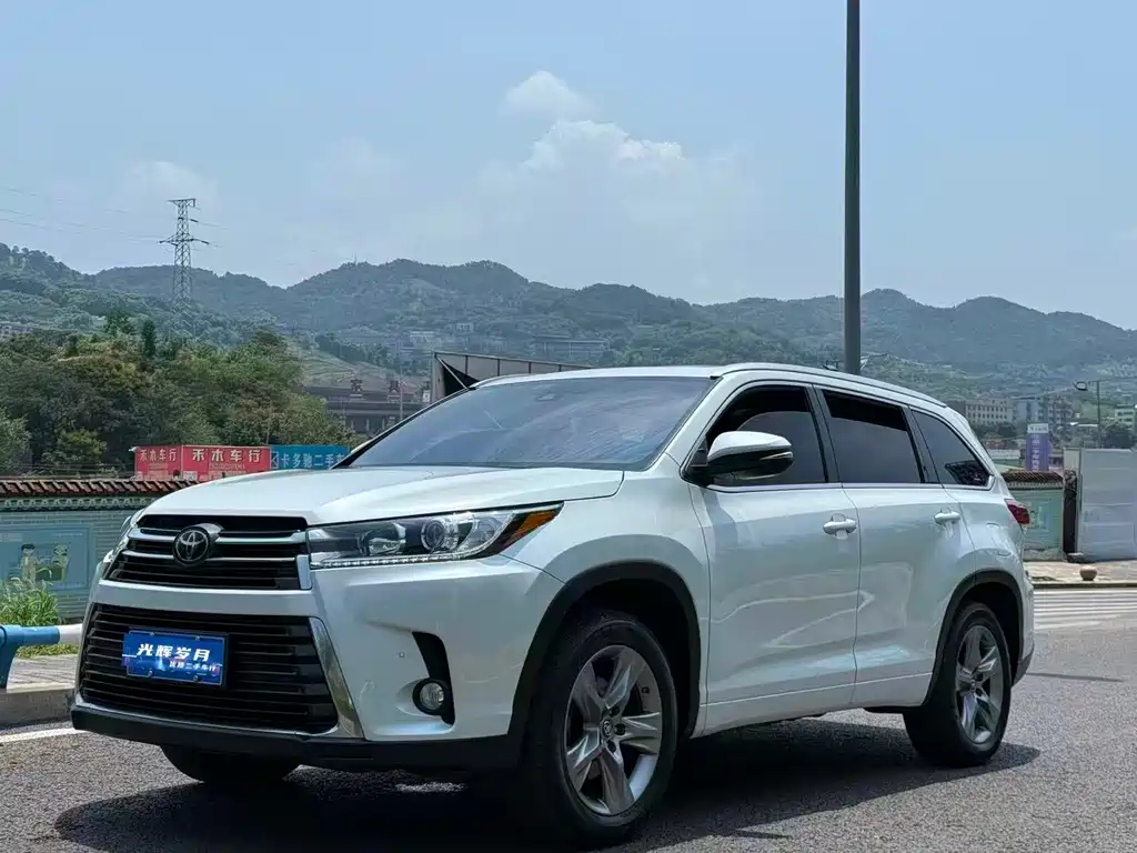 TOYOTA HIGHLANDER