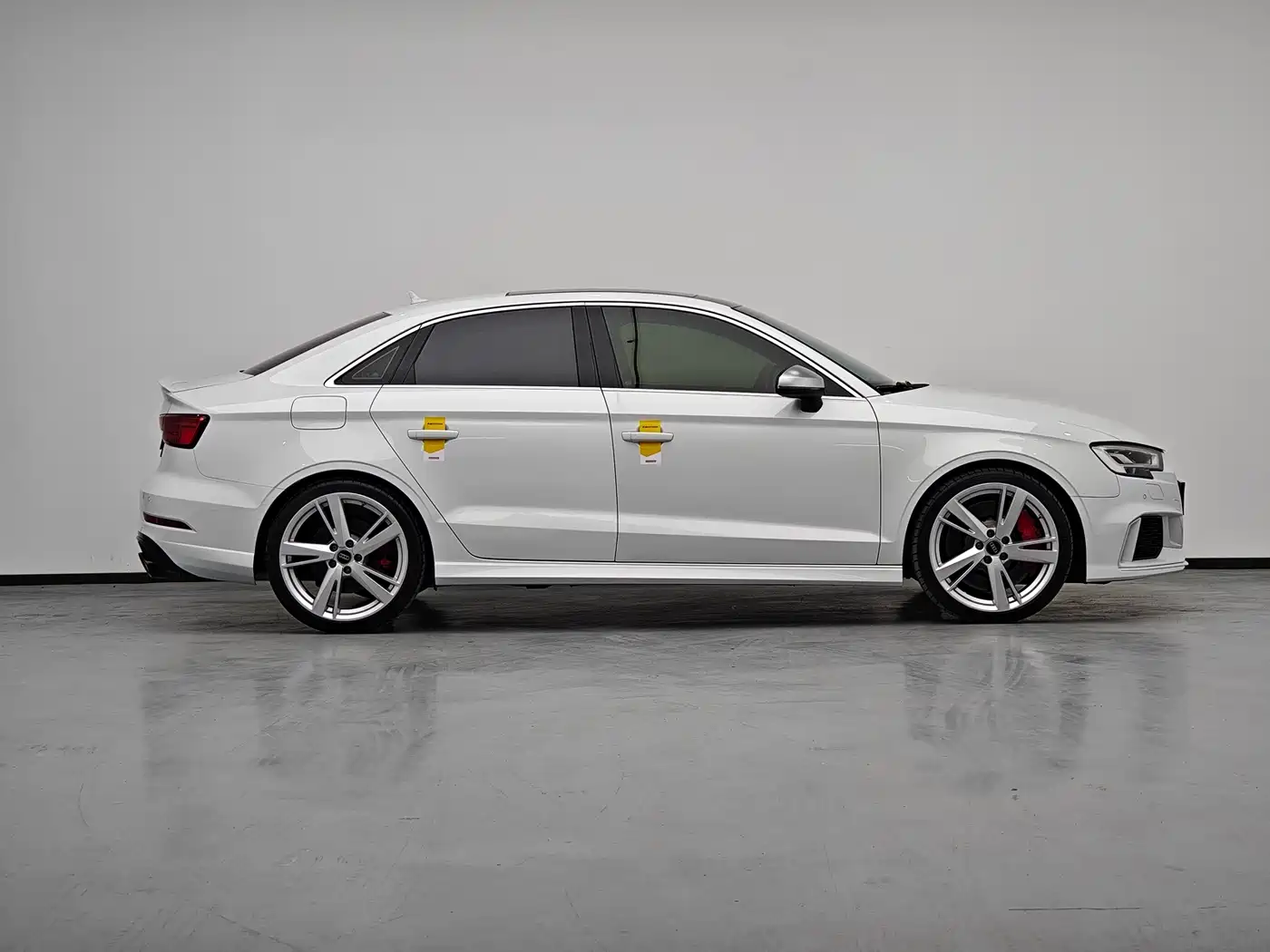 Audi RS 3 2019 Белый из Китая