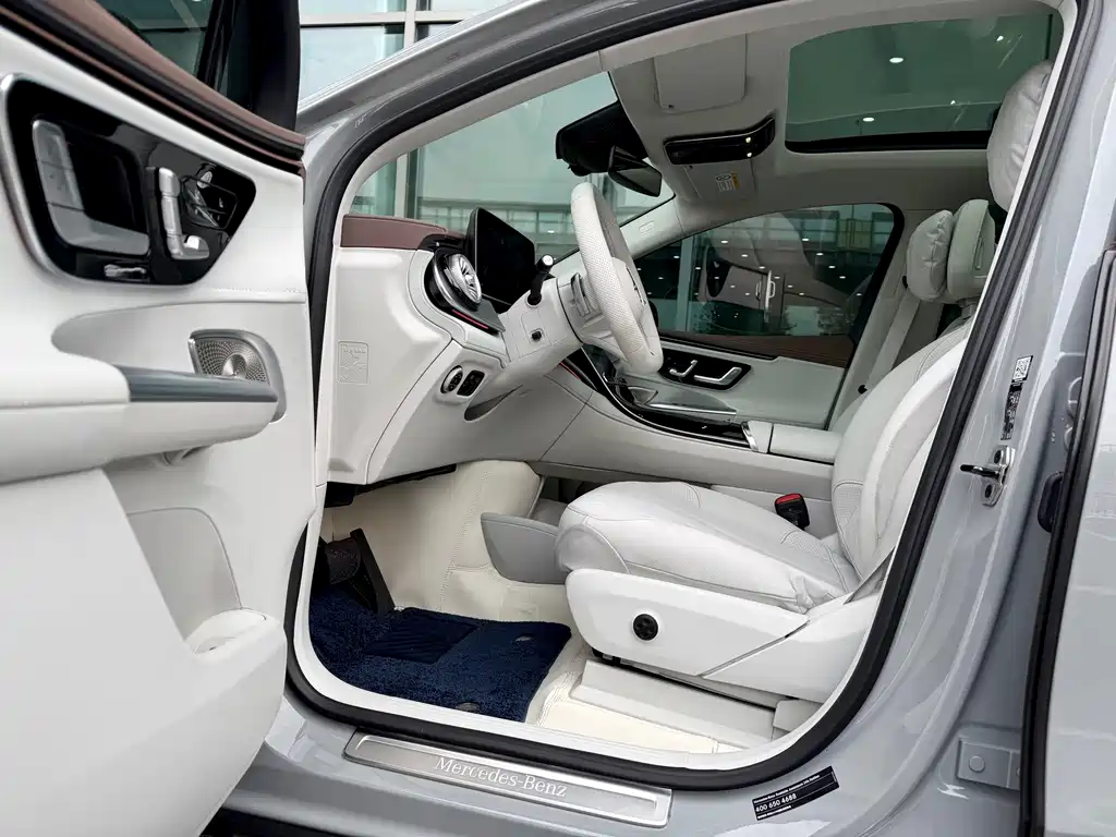Mercedes-Benz EQE SUV — миниатюра 4