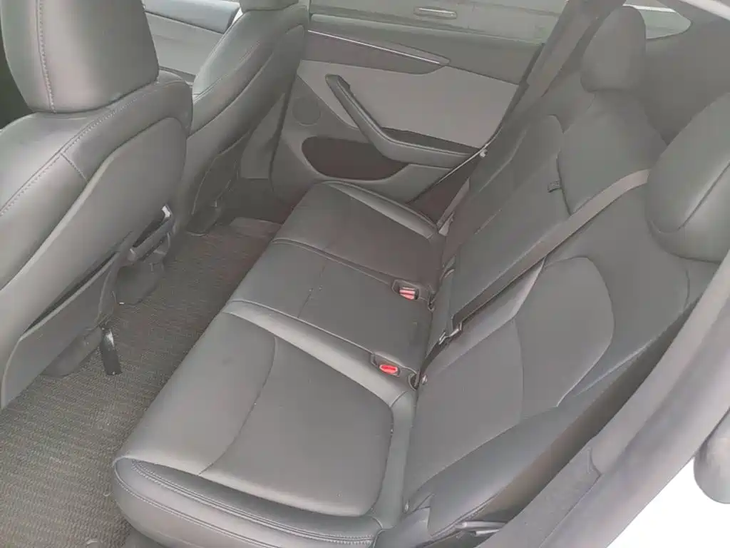 Tesla Model Y — миниатюра 17