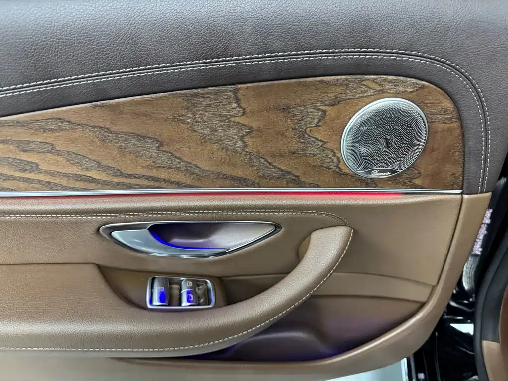 Mercedes-Benz E-Class — миниатюра 10