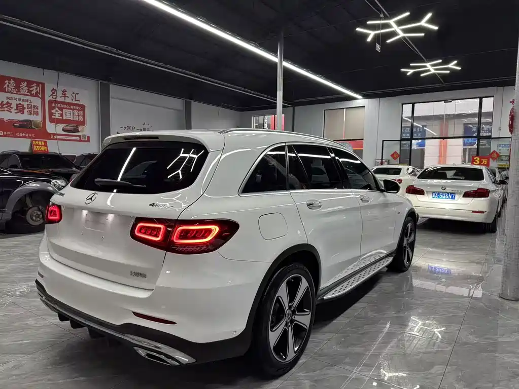 MERCEDES-BENZ GLC