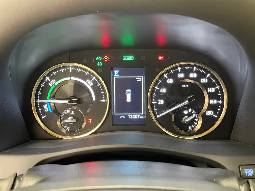 Toyota Alphard — миниатюра 8