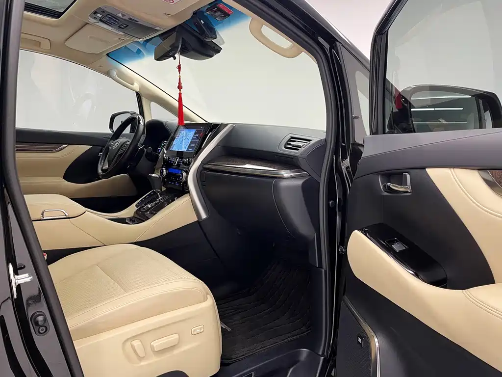 Toyota Alphard — миниатюра 30