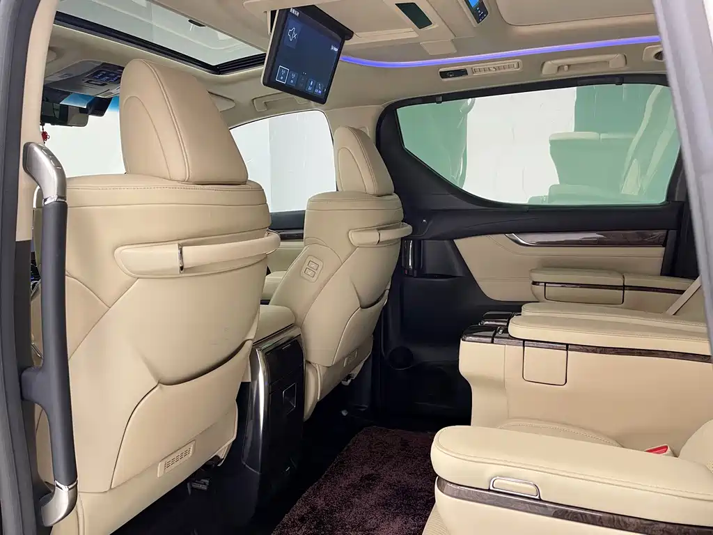Toyota Alphard — миниатюра 16