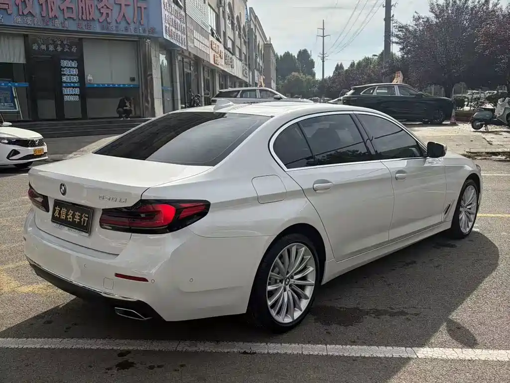 BMW 5 Series — миниатюра 6