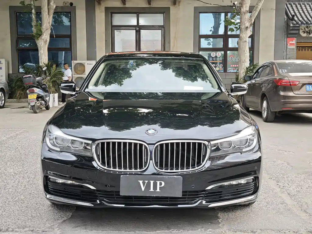 BMW 7 Series — миниатюра 2
