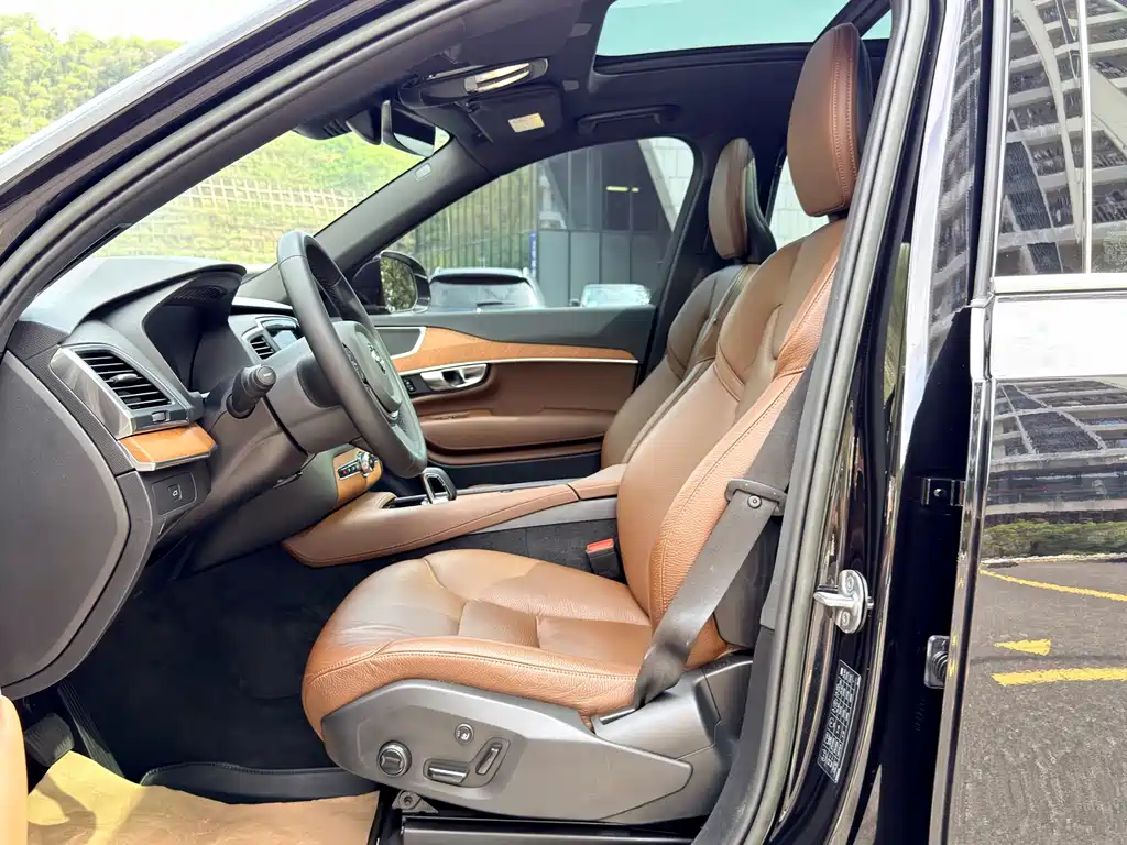 Volvo XC90 2023 B5 Luxury 7 мест