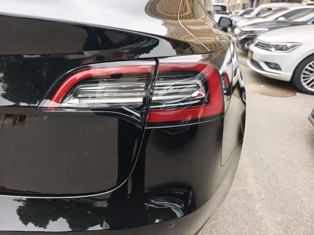 Tesla Model 3 — миниатюра 8
