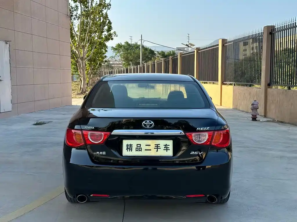 Toyota Reiz — миниатюра 8