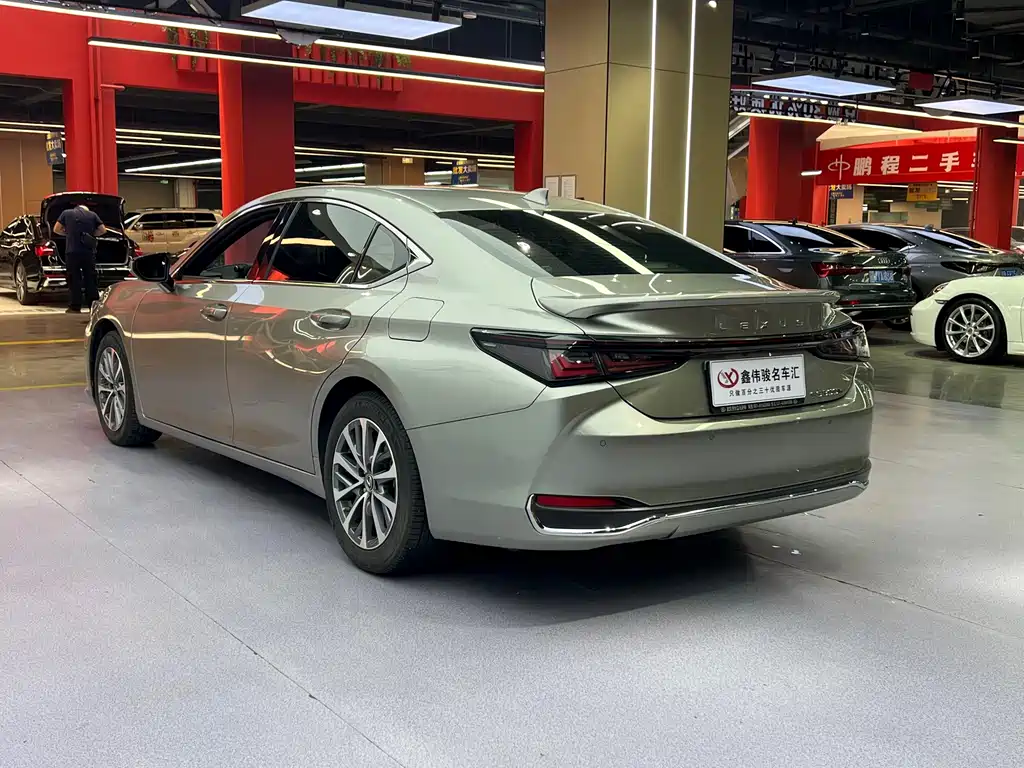 Lexus ES — миниатюра 17
