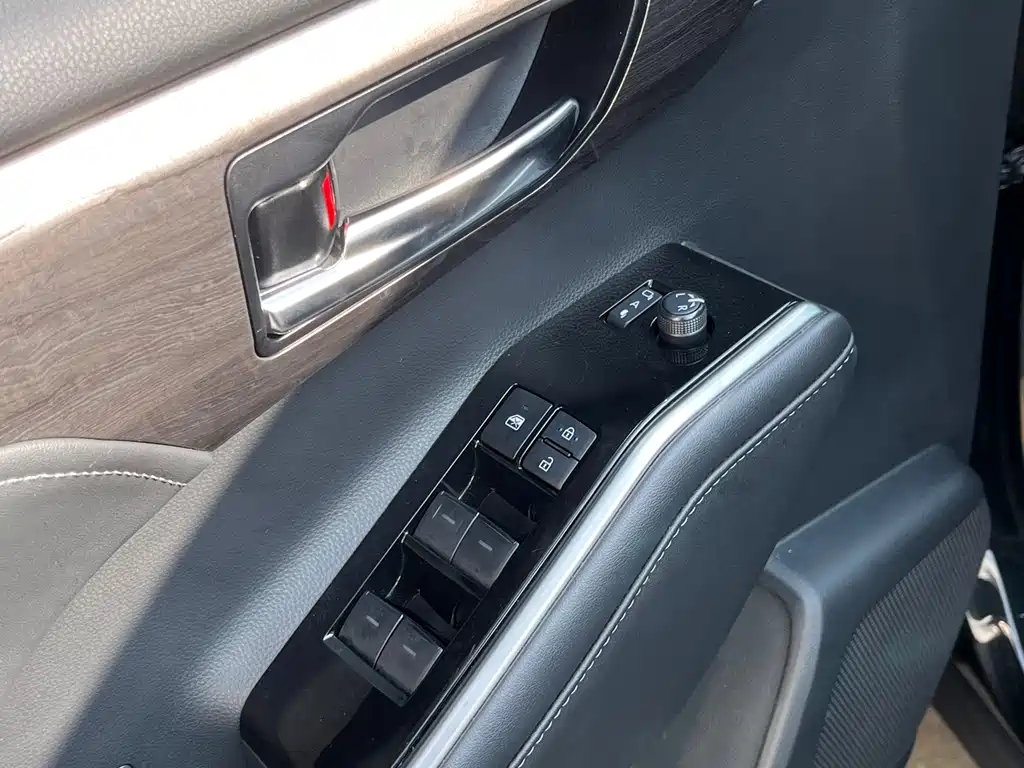 Toyota Crown Kluger — миниатюра 17