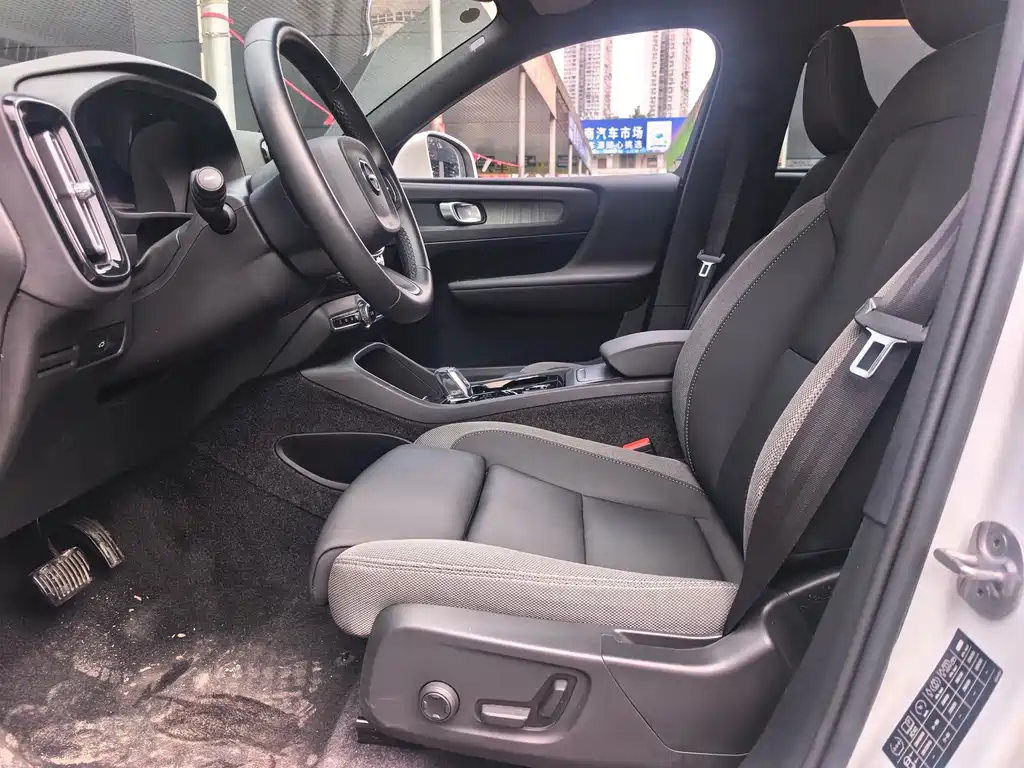 Volvo XC40 — миниатюра 3