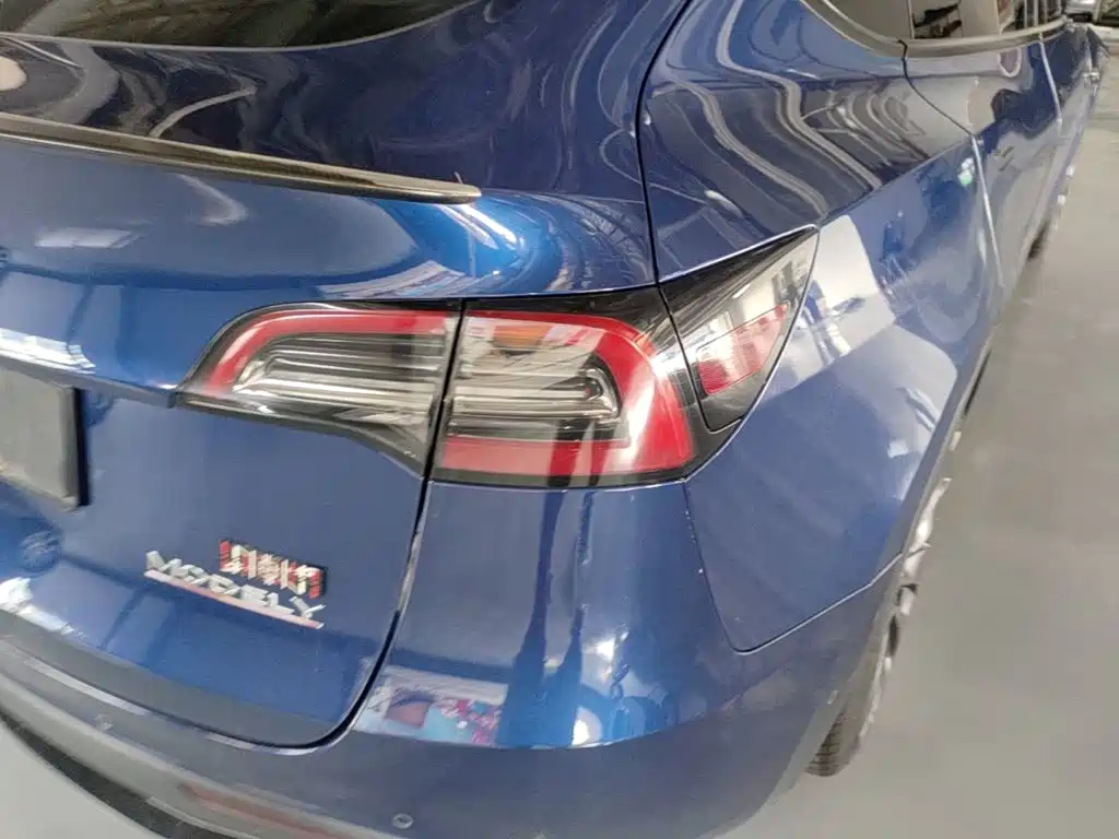 Tesla Model Y — миниатюра 8