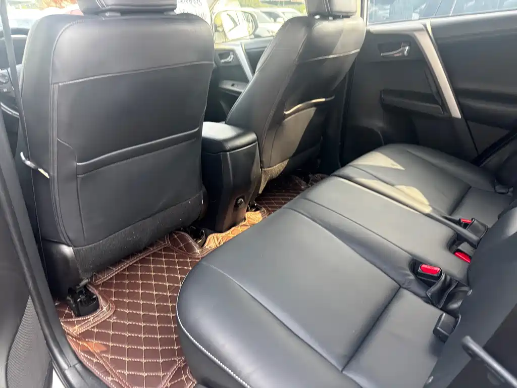 Toyota RAV4 — миниатюра 11