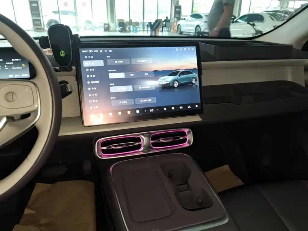Leapmotor Leapmotor B01 — миниатюра 13