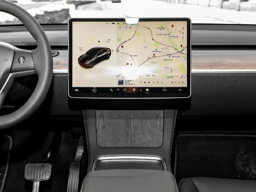 Tesla Model Y — миниатюра 12
