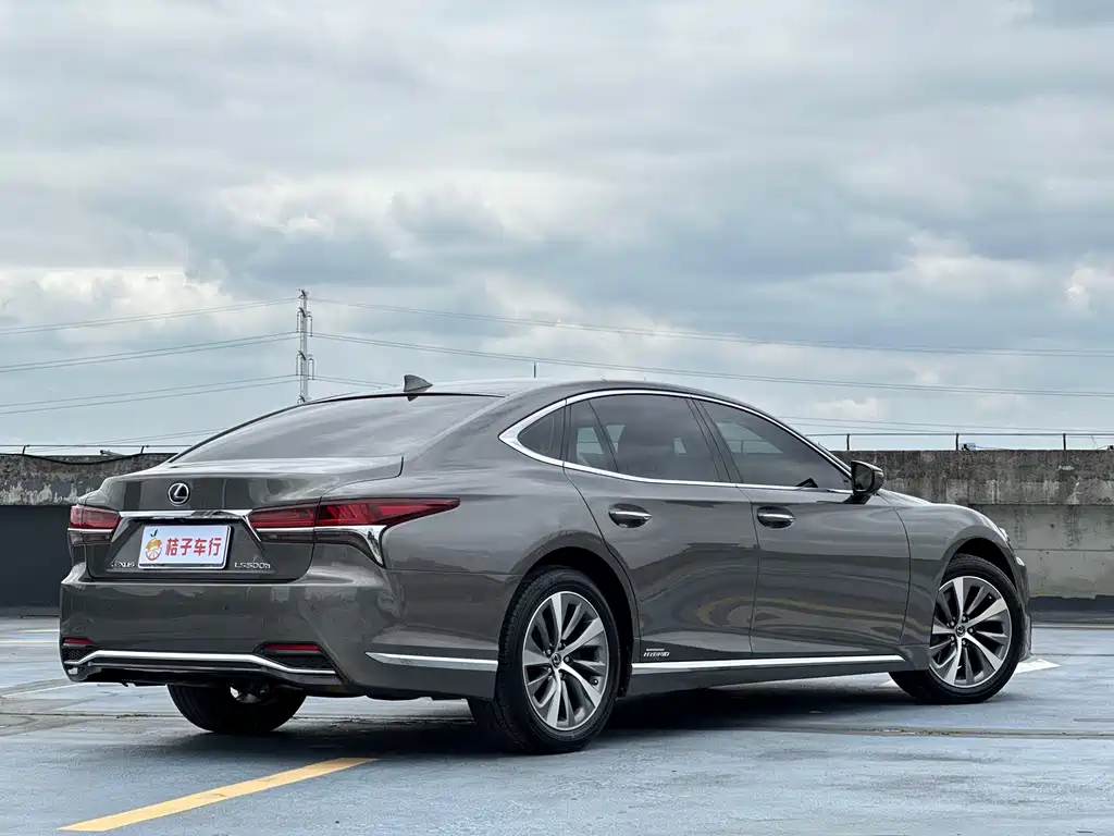 Lexus LS 2018 500h V