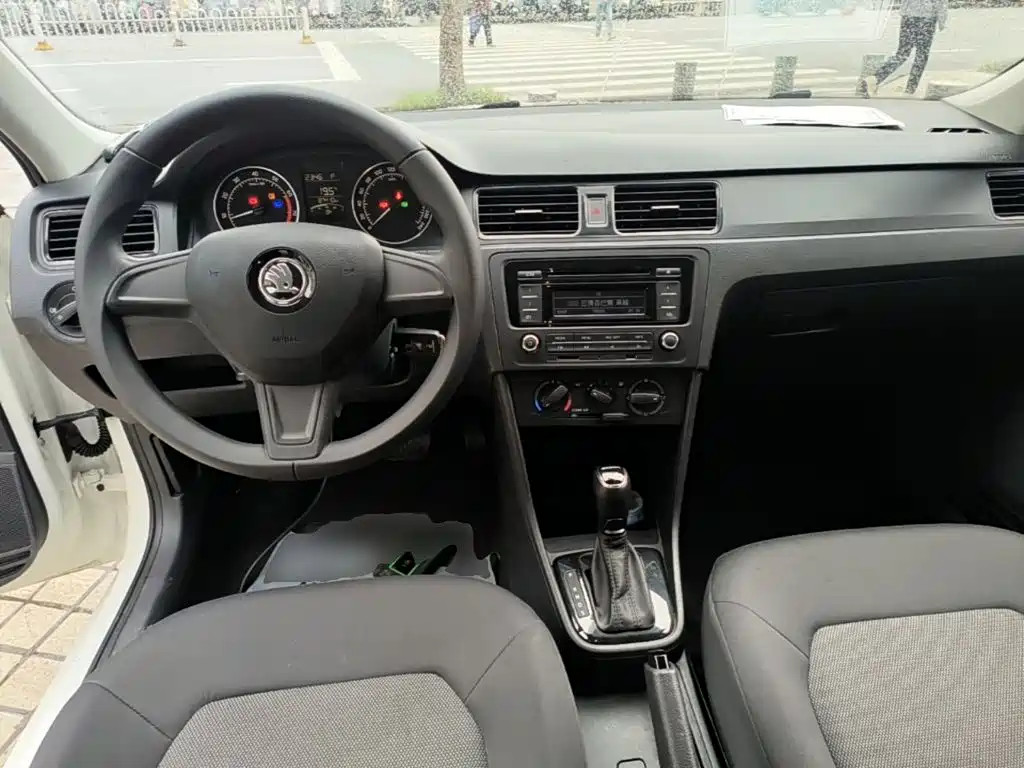 Skoda Rapid Spaceback — миниатюра 10