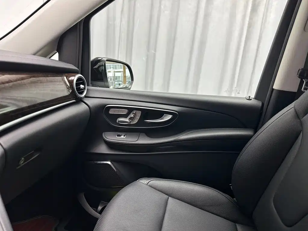 Mercedes-Benz V-Class — миниатюра 27