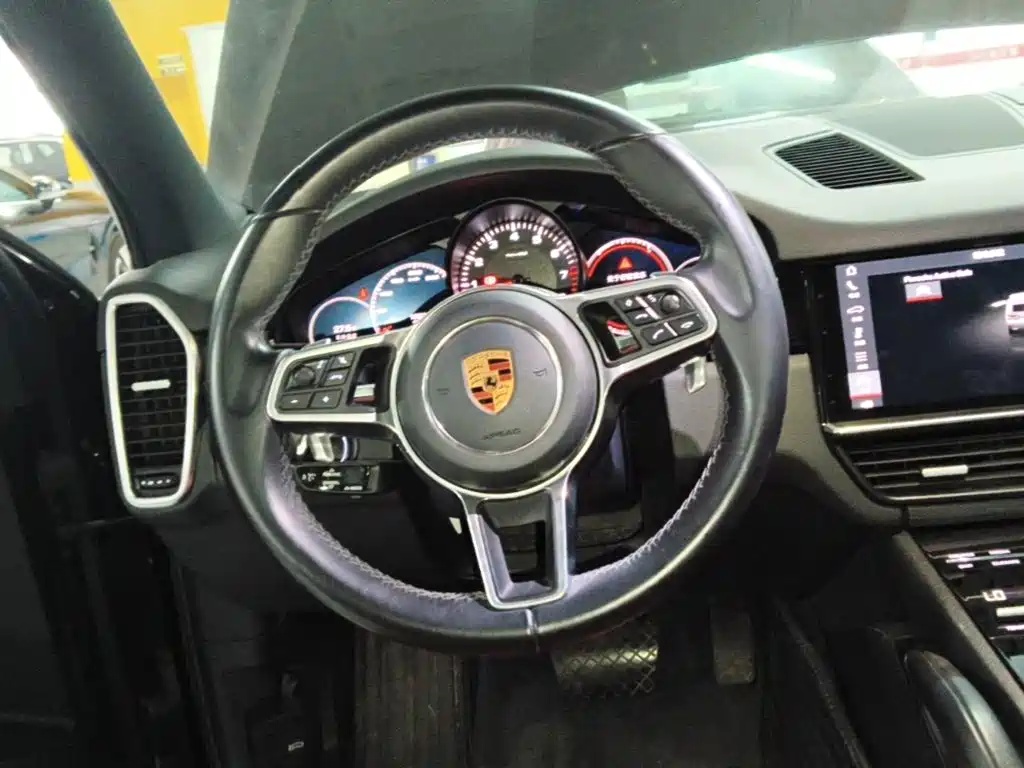 Porsche Cayenne — миниатюра 11