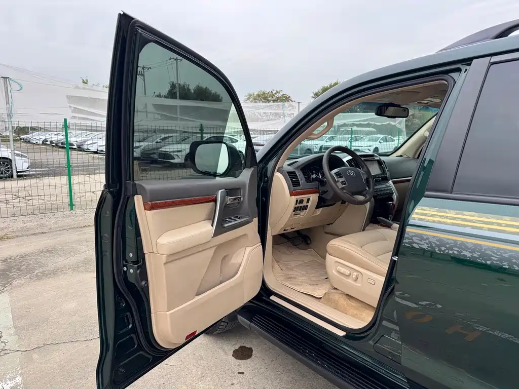 Toyota Land Cruiser 2012 4.0L AT VX