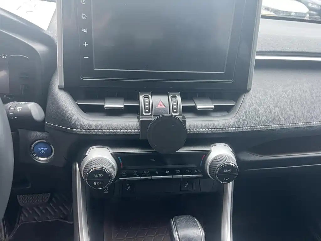 Toyota RAV4 — миниатюра 12