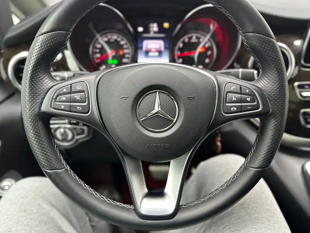 Mercedes-Benz V-Class — миниатюра 24