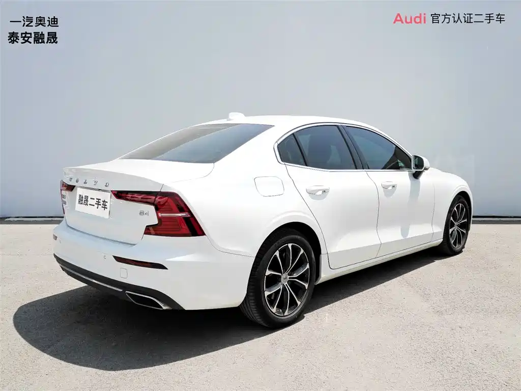 Volvo S60 2022 B4 Luxury