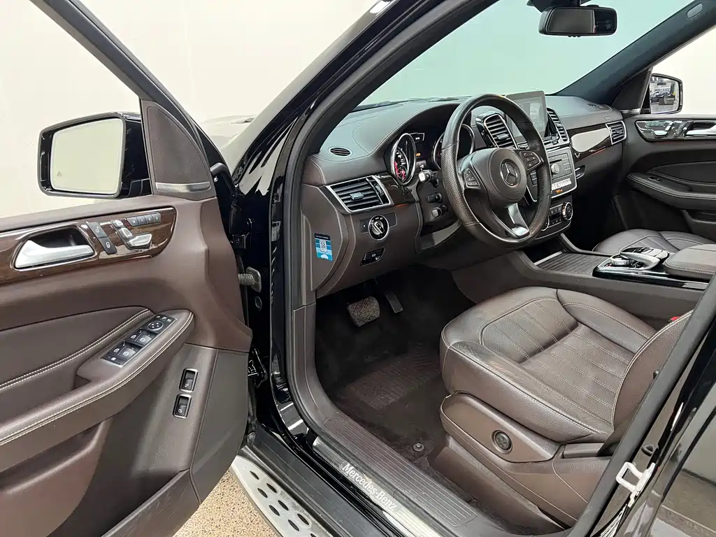 Mercedes-Benz GLS — миниатюра 23