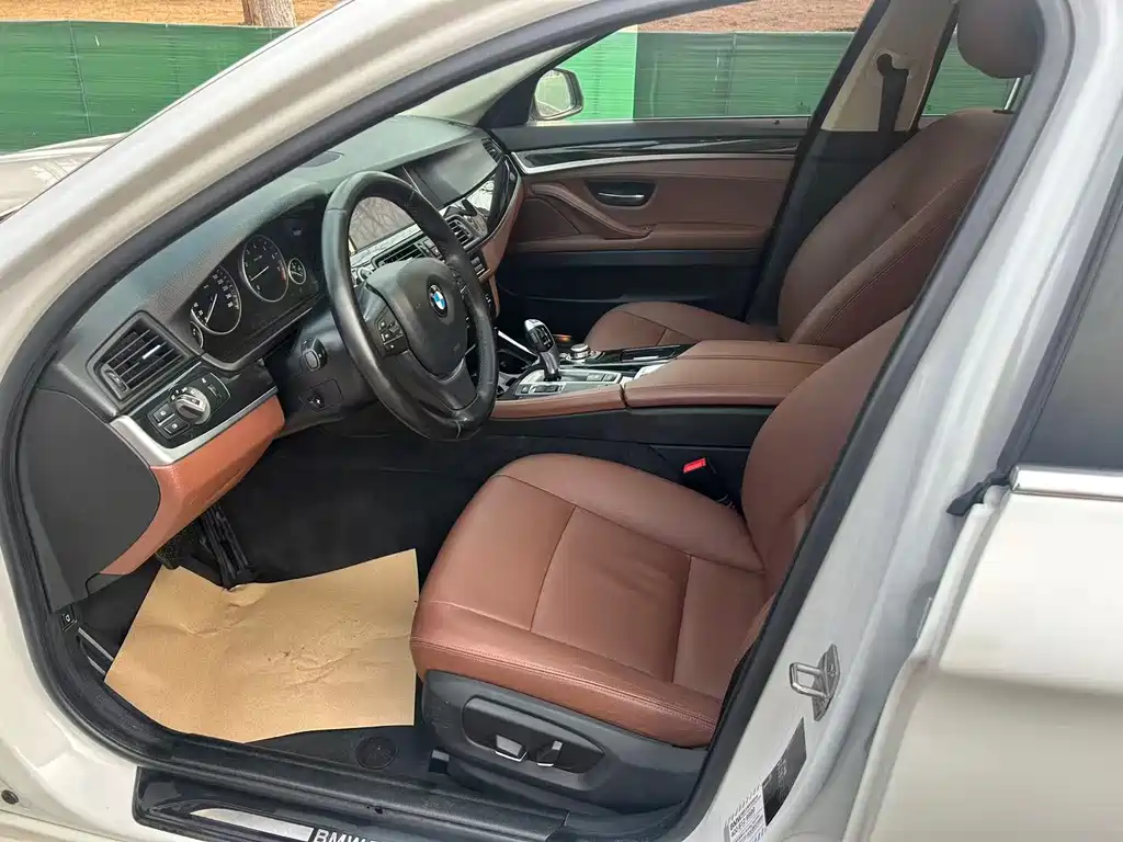 BMW 5 Series — миниатюра 9